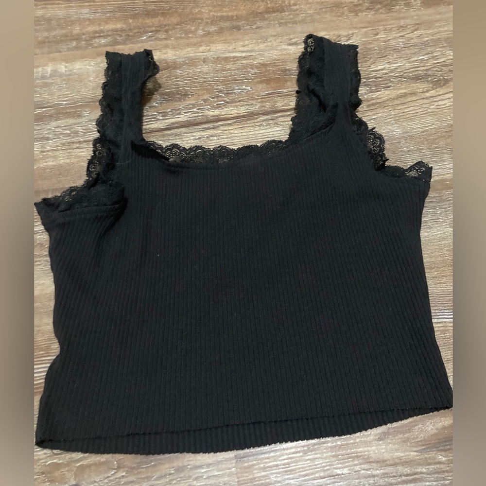 I’m selling a lace tank top, black and size small bit too cropped but a little